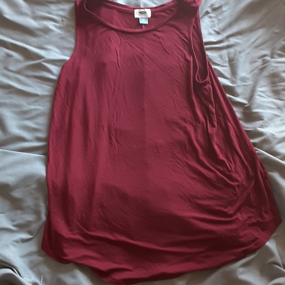 M burgundy red athletic  shirt - Picture 1 of 2